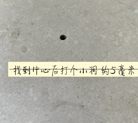 乌拉特中瓷砖空鼓维修公司专业解答在瓷砖铺贴过程中，如果砂料搅拌不均匀，将会带来以下问题