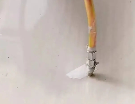 乌拉特中瓷砖空鼓维修公司专业解答在瓷砖铺贴过程中，如果使用的砂料过粗（如全部使用了粗砂），可能会导致以下问题